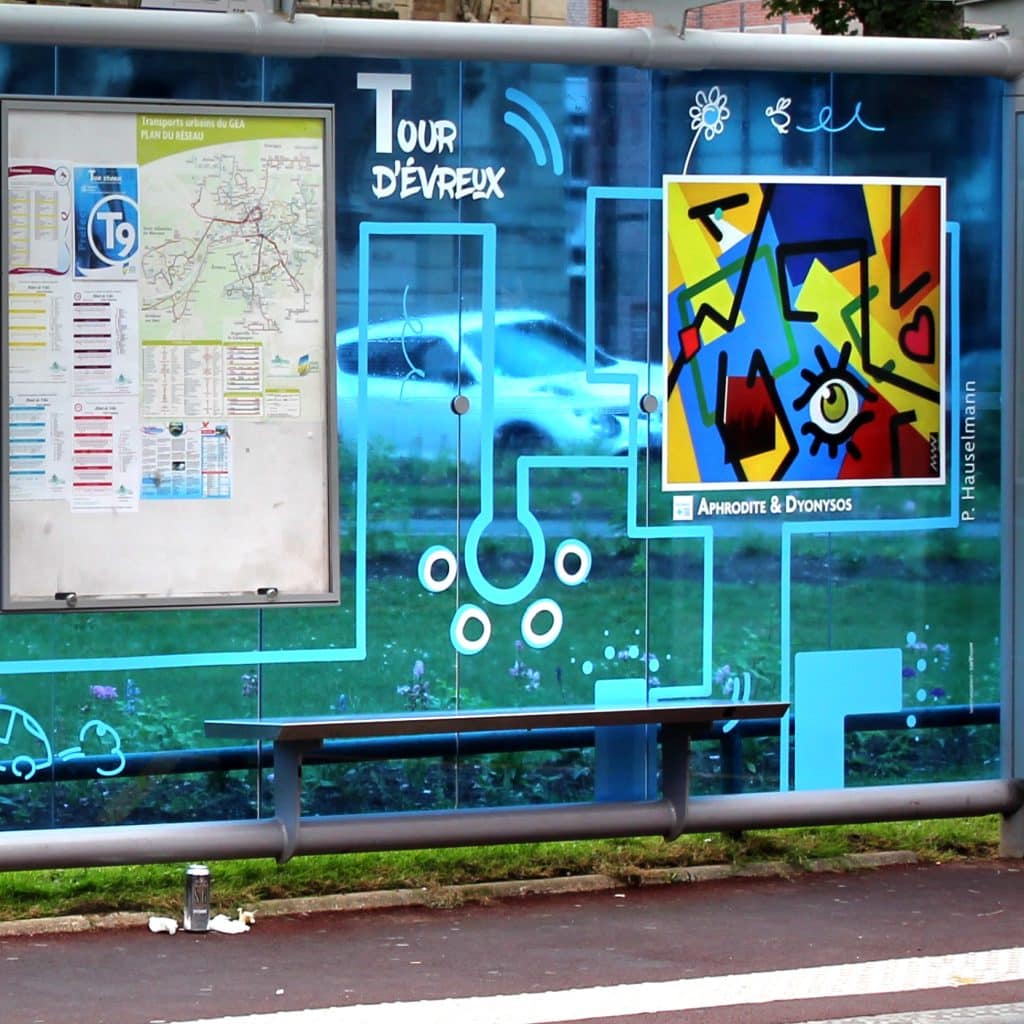 Habillage artistique abribus ligne T9 Évreux - Toiles Patrick Hauselmann et Jacques Blézot