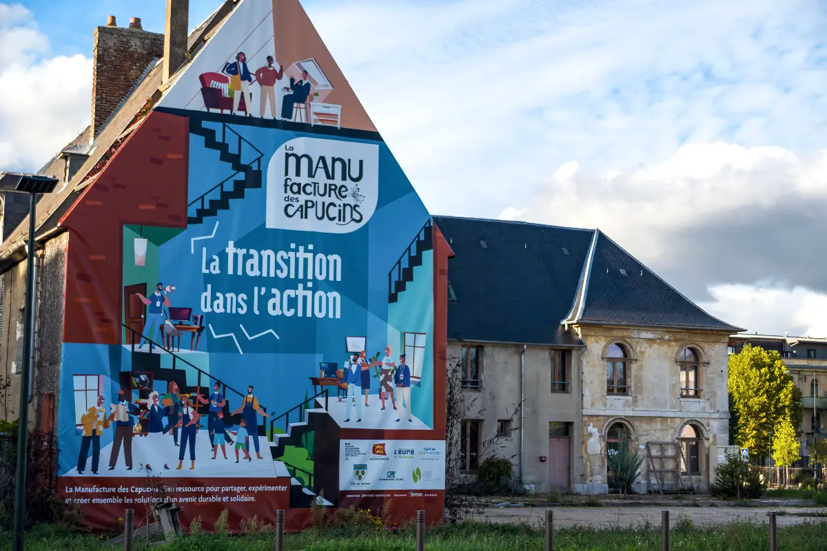 Fresque murale à Vernon : transformer une façade en support de communication